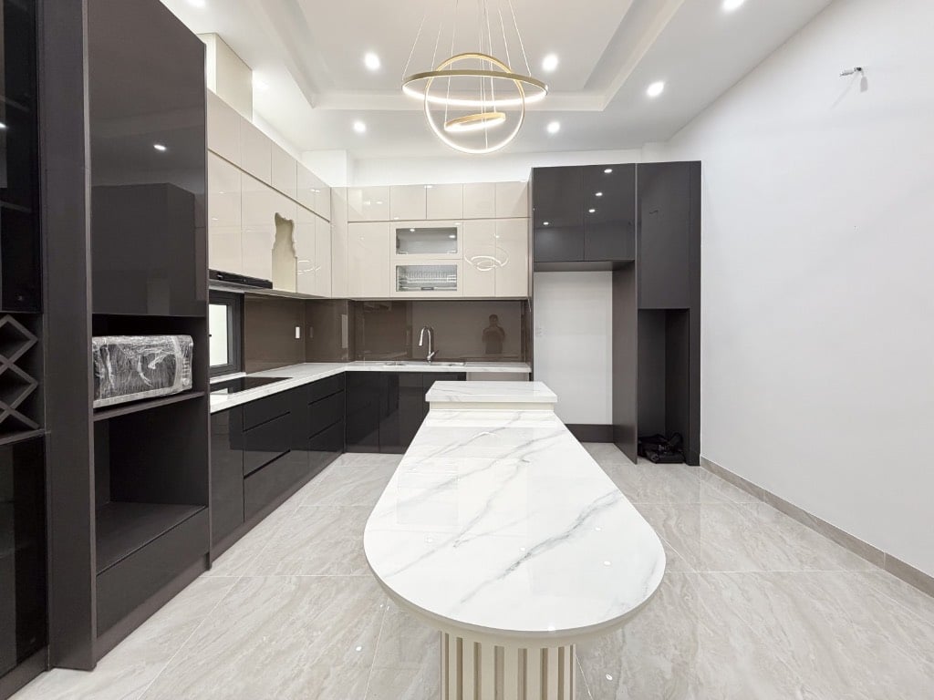 BÁN NHÀ NGUYỄN THƯỢNG HIỀN, BÌNH THẠNH, MỚI 100% 67M2, 4 TẦNG GARA Ô TÔ, HXH TẶNG NỘI THẤT