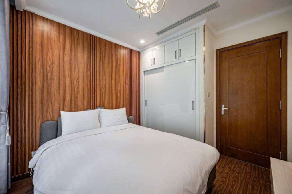 Cho thuê căn hộ chung cư 76.4m2 Vinhomes Central Park, Bình Thạnh, tiện ích đầy đủ