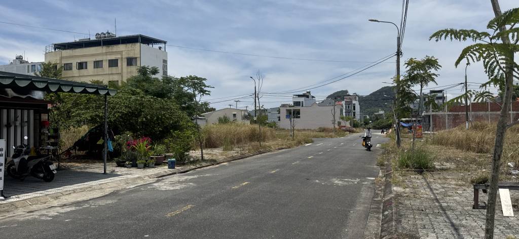 13 tỷ, 137m2. Đất đường Nguyễn Khắc Viện, nhìn ra biển Sơn Thủy