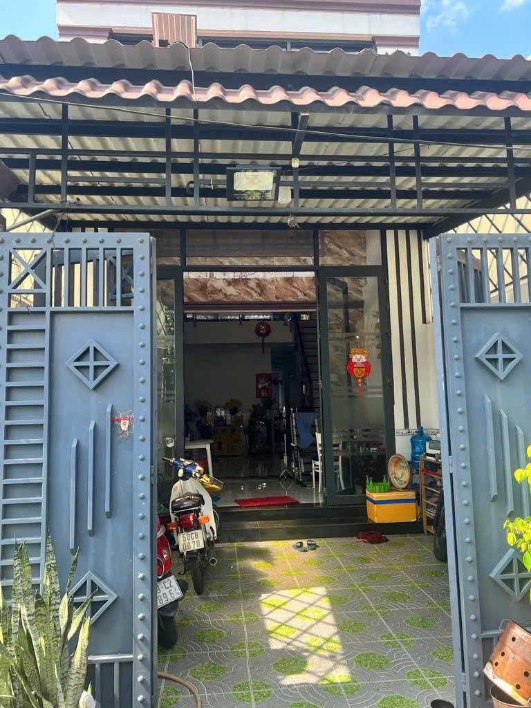 BÁN NHÀ MỚI- DT 120m2- HẺM NHỰA 3M- LÊ VĂN LƯƠNG- HÀNG XÓM QUẬN 7- GIÁ NHỈNH 4 TỶ.