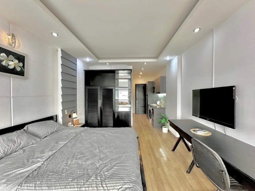 PHÒNG BAN CÔNG MÁY GIẶT RIÊNG FULL NỘI THẤT GẦN UTH