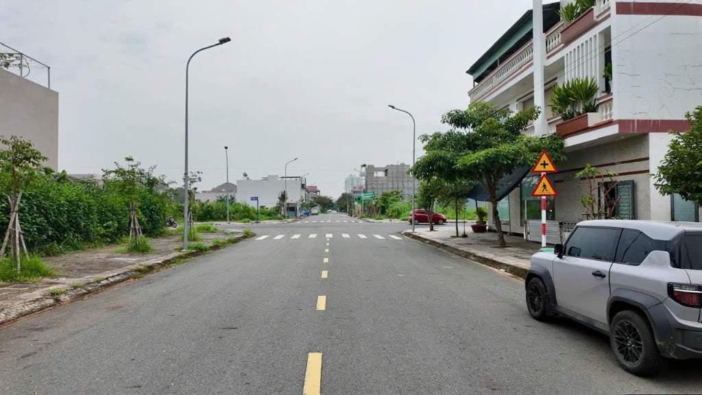 CHỦ GỬI BÁN LÔ GÓC thoát hiểm mặt tiền đường lớn nhất khu HỒ TÙNG MẬU , Khu Hưng Việt. TP Bà Rịa