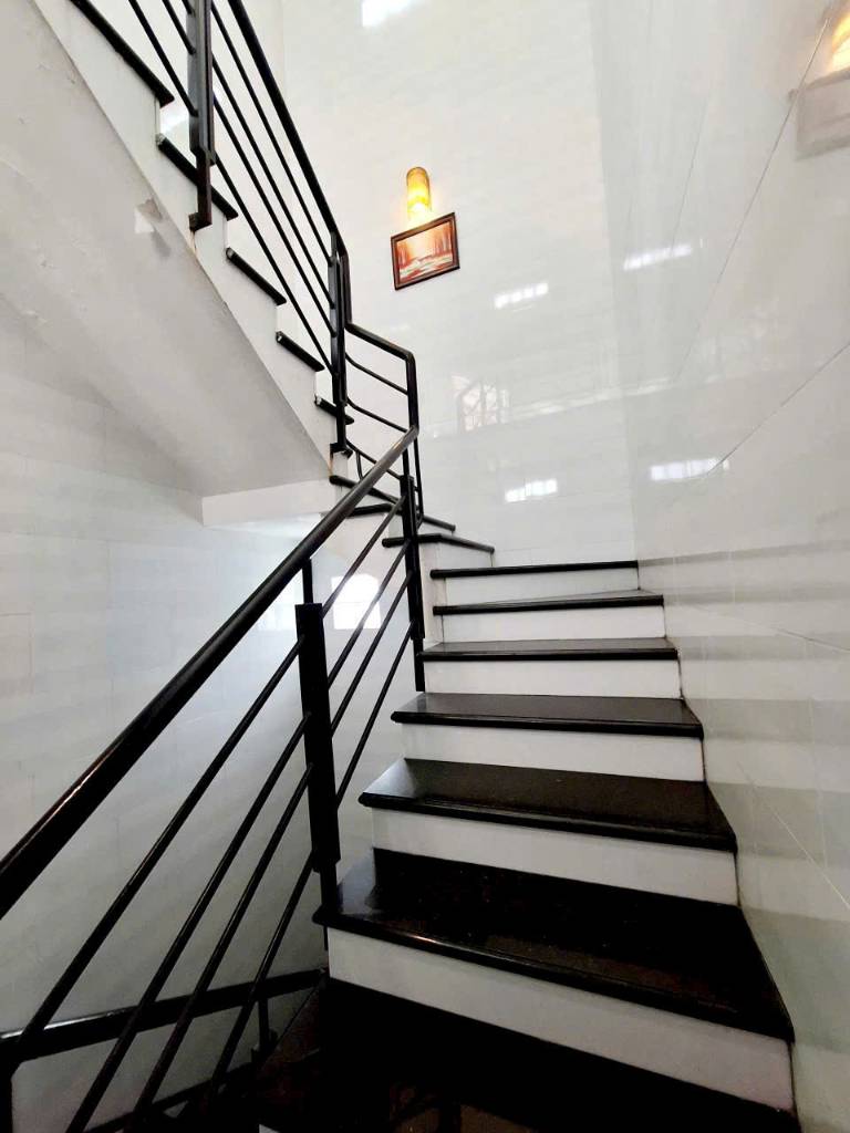 Bán nhà mặt phố Đông Hồ, Tân Bình, 57m2, tiện ích đầy đủ, chỉ 9,5 tỷ