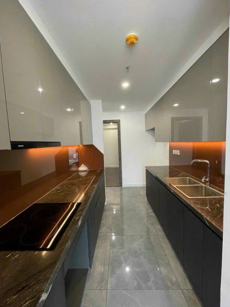 Cho thuê căn hộ Sunshine Diamond River Quận 7, 110m2 gồm 2 PN siêu rộng. View Đẹp Lung Linh tầng cao