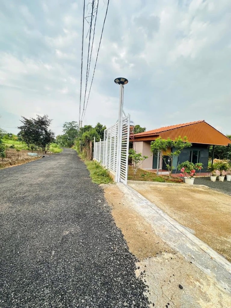 Chính chủ cần bán gấp nhà vườn 1000m2 giá 550TR. SHR. Ql13. Ngay KCN Chơn Thành.