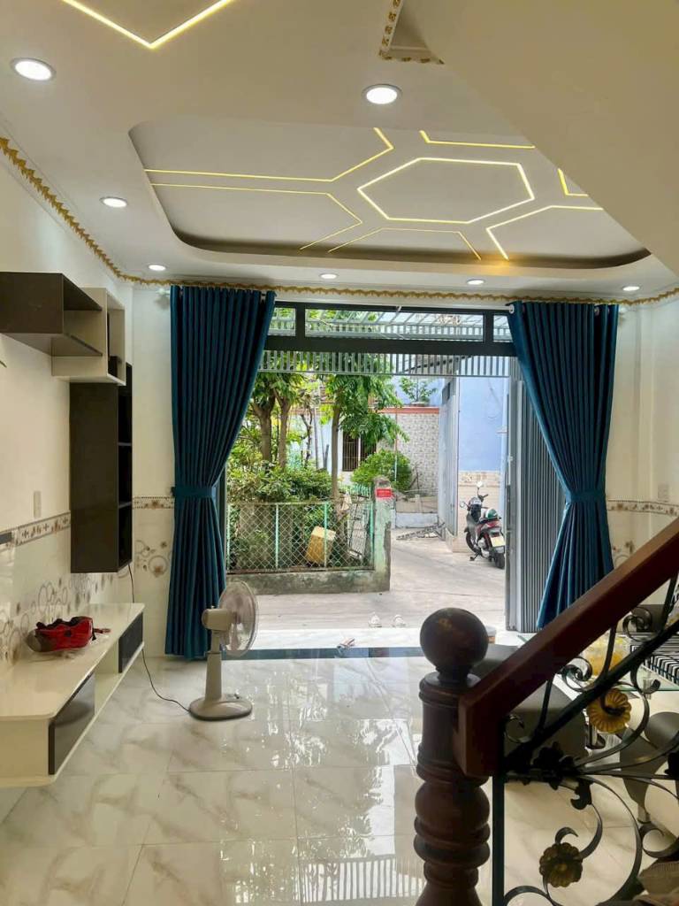 Chủ gửi bán nhà đang cho thuê 8tr/tháng đường An Phú Tây - Hưng Long giá 990tr shr 40m2