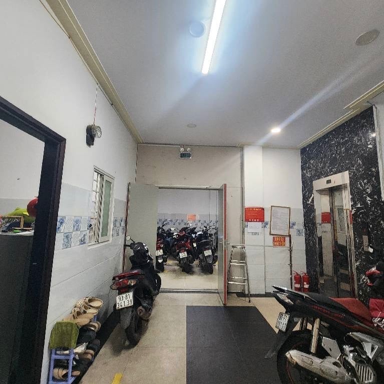 Hiếm Nhà 32 Phòng 4 tầng DT 12x17m thang máy, Phú Thọ Hoà, cho thuê thu nhập 1.5T/năm