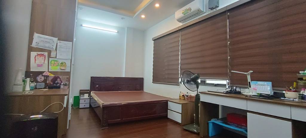 Bán nhà 4 tầng Quỳnh Đô, diện tích 40m2, ô tô đỗ cổng, giá 6.5 tỷ