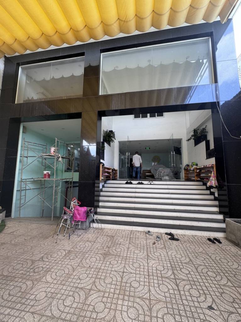 Bán nhà mặt tiền đường 42 Lê Văn Thịnh, Thủ Đức, ngang 9m, có hầm, thang máy, nhà mới đẹp, 6 tầng