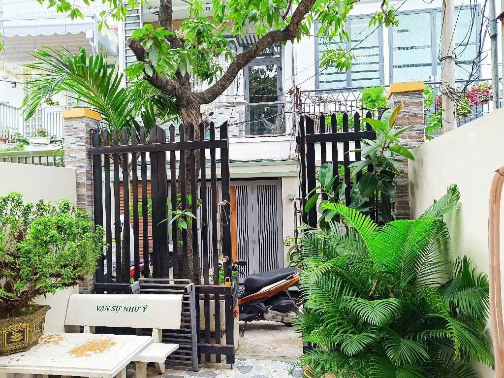 Bán nhà diện tích rộng 84m2 chỉ 6 tỷ nhỉnh ngang 4m dài 24m nhà 2 tầng 4 phòng