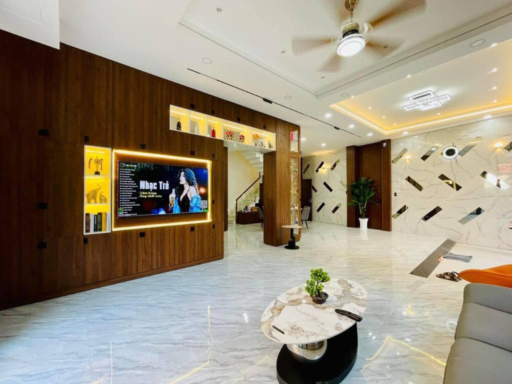 Bán Villa Phạm Văn Đồng, TP Thủ Đức, góc 2 mặt tiền siêu đẹp, chủ bán gấp đi định cư, giá tốt