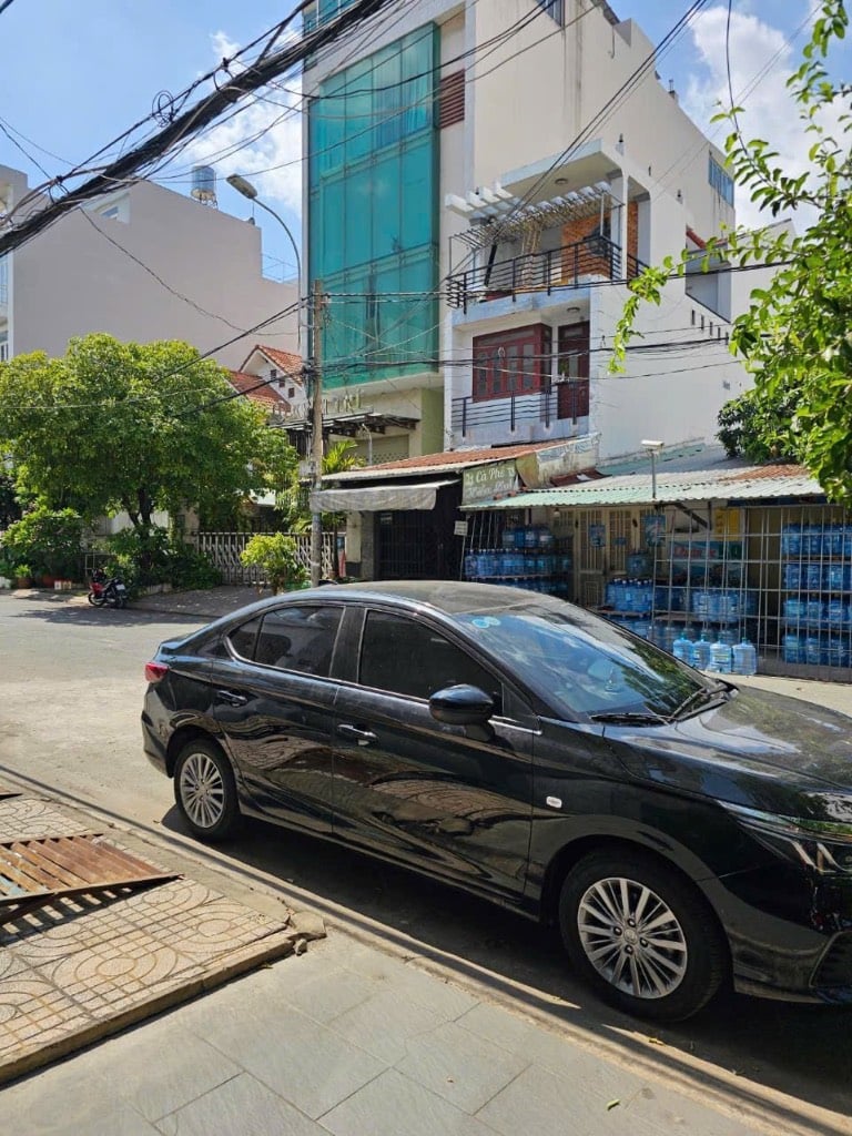 Bán nhà Mặt tiền đường số khu xung nhất ngang 4m dài 17m nhà 3 tầng 4 phòng ngủ chỉ 15 tỷ