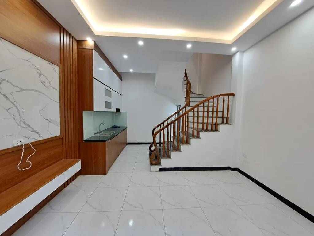 Bán nhà Ngọc Hồi 4 tầng x 43m2, mặt tiền 4m, giá 5.9 tỷ