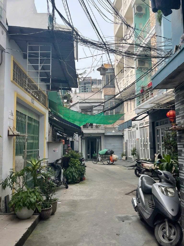 Bán nhà Trần Xuân Soạn ngang 5.2m dài 11m nhà 2 tầng 4 phòng ngủ chỉ 6 tỷ nhỉnh