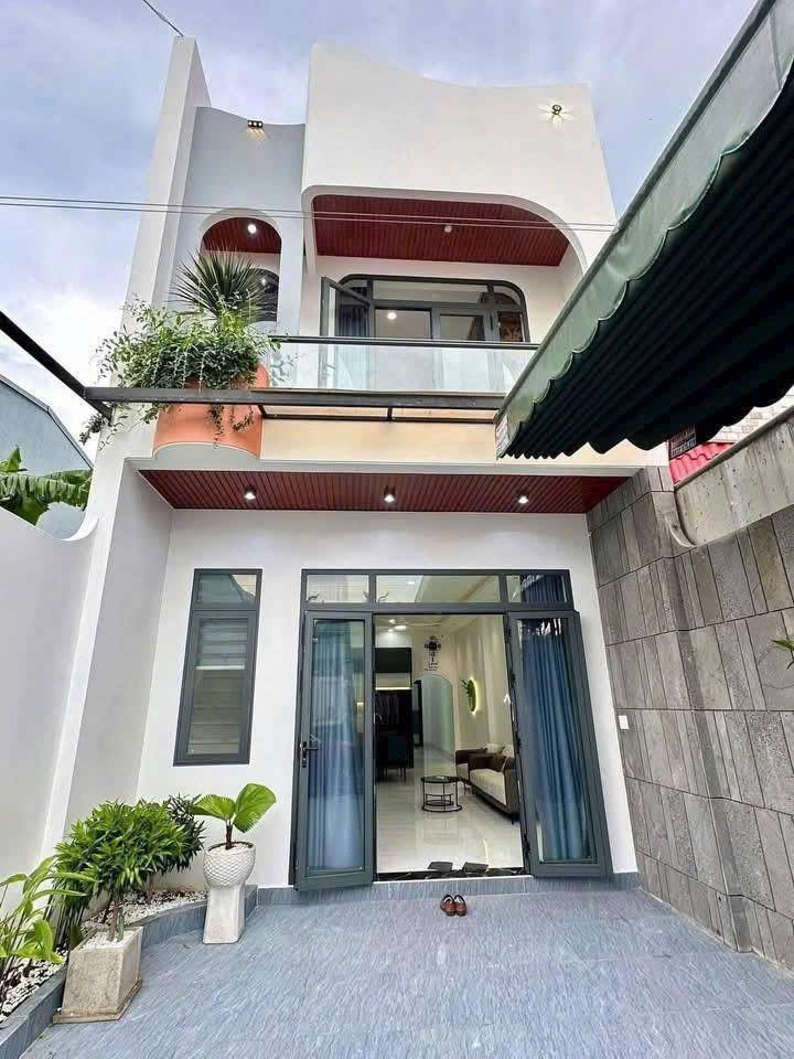 NHÀ 1 LẦU 1 TRỆT NGAY TRUNG TÂM PHƯỜNG 600TRIỆU SANG TÊN NHẬN NHÀ