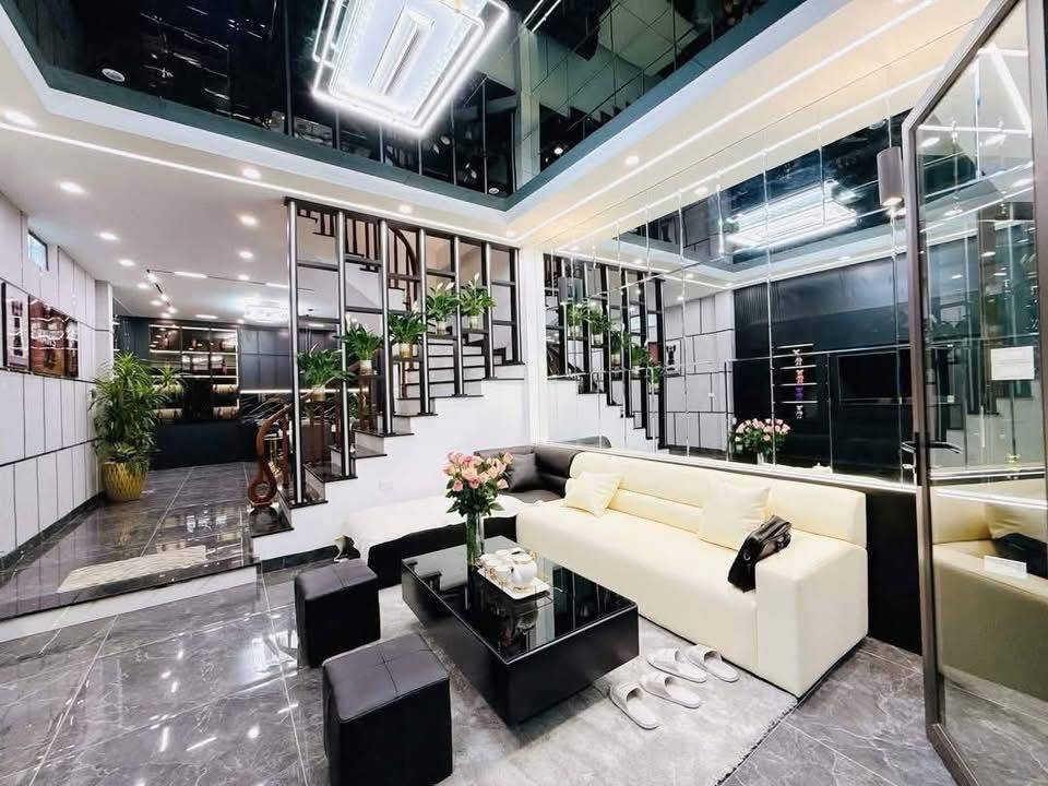 Bán nhà đẹp Pháo Đài Láng 50m2 5 tầng 6 ngủ gần phố ngõ thông Đống Đa Hà Nội.