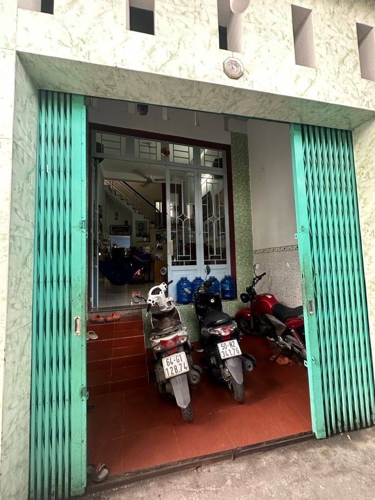 BÁN NHÀ BÌNH TÂN, 3 TẦNG SÁT KHU TÊN LỬA 110M2, NGANG 5M XE HƠI ĐỖ CỬA, THU NHẬP 15TR/TH, NHIK 6 TỶ
