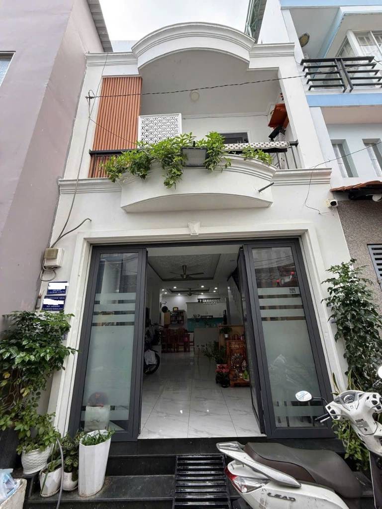 Bán nhà Trần Văn Ơn, Tân Sơn Nhì, 43m2, 4.3x10m, hxh, 2 tầng btct, chỉ 6.7 tỷ dọn vào ở ngay