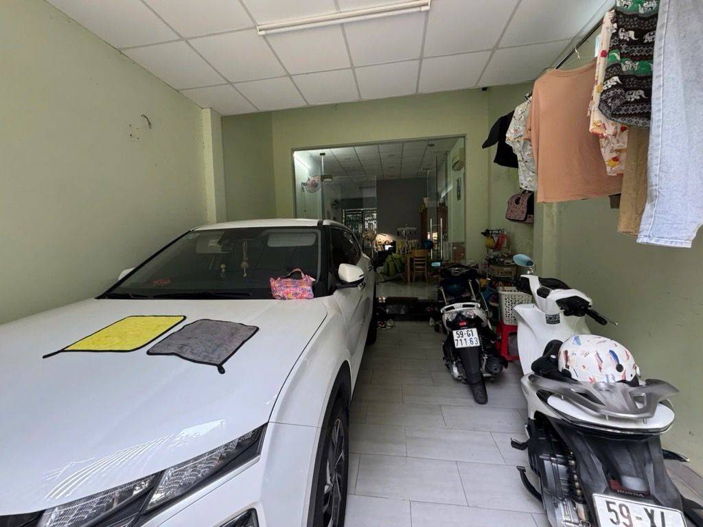 BÁN NHÀ CẤP 4 – Ô TÔ ĐẬU TRONG NHÀ – VỊ TRÍ TRUNG TÂM QUẬN 9