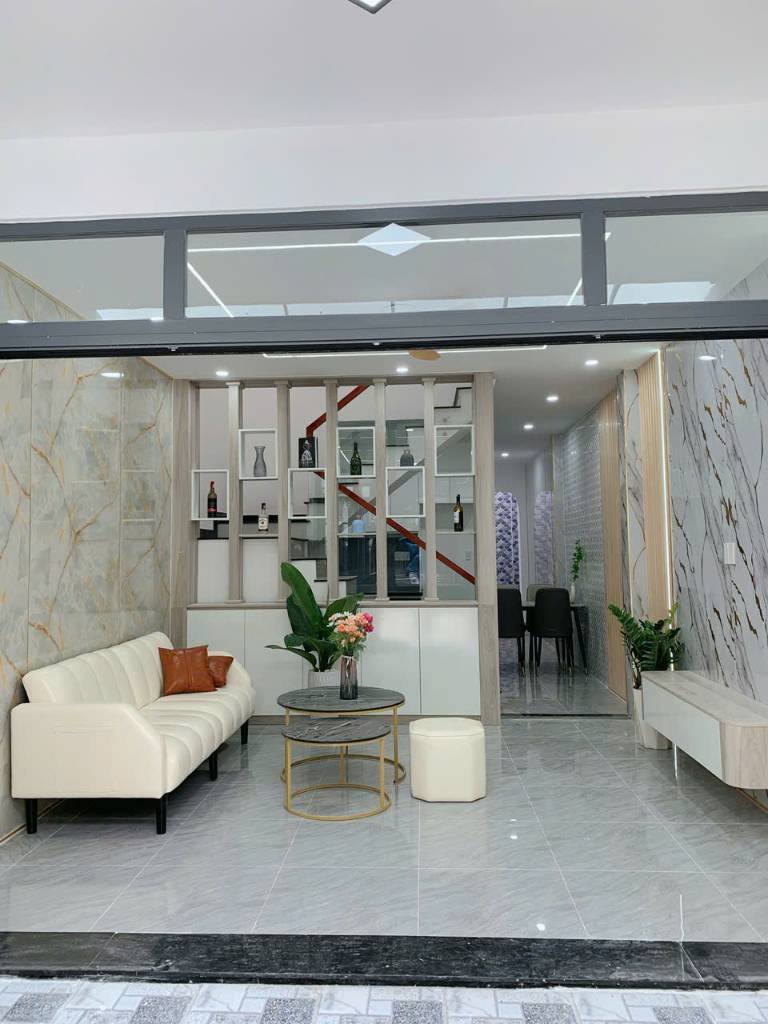 Bán gấp nhà 2 tầng 4m x 15m. Hẻm 5m ô tô vào nhà Nguyễn Văn Qúa. Gía nhỉnh 5 tỷ