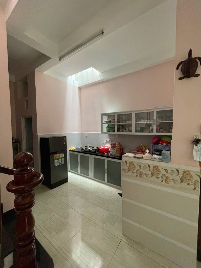 Bán nhà Bình Thạnh, có sân riêng, 4,9x10,4m nở hậu 5,6m, vị trí trung tâm