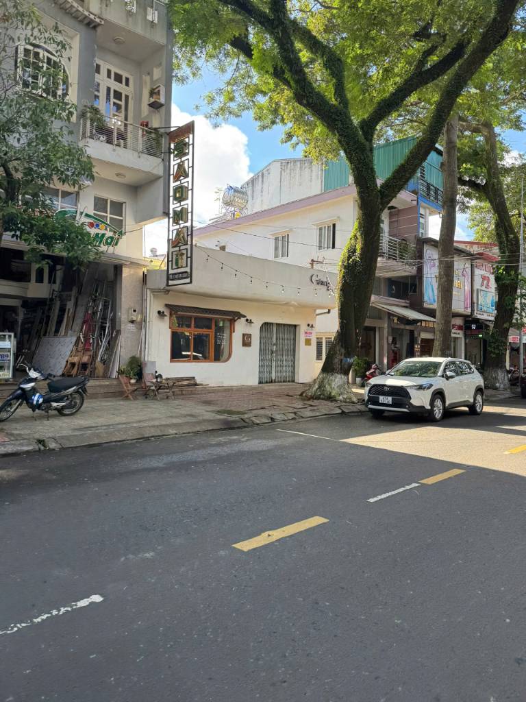 Bán nhà mặt tiền Lý Thường Kiệt, Buôn Ma Thuột, Đắk Lắk, lô góc, phố cổ, 216m²