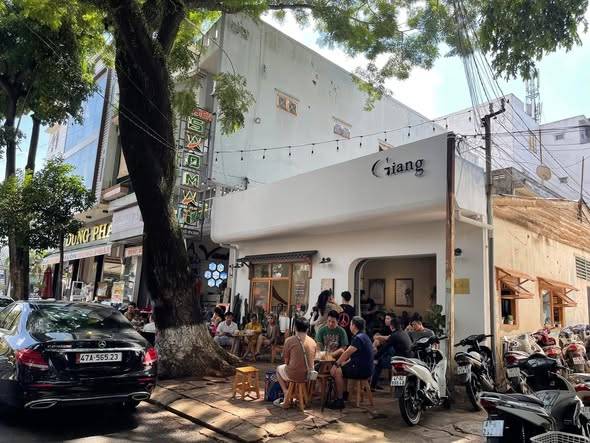 Bán nhà mặt tiền Lý Thường Kiệt, Buôn Ma Thuột, Đắk Lắk, lô góc, phố cổ, 216m²