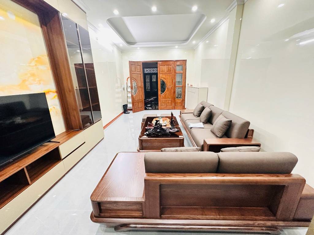 Bán nhà riêng 42m2 tại Đông Thiên, Quận Hoàng Mai, Nội thất đầy đủ, giá 10.6 tỷ VND