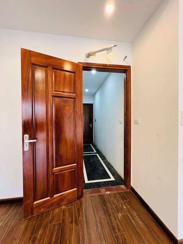 Bán Nhà Riêng 72m2, 7 tầng 6m mặt tiền phân lô vip tại giáp bát giải phóng ,kinh doanh sầm uất,28 tỷ