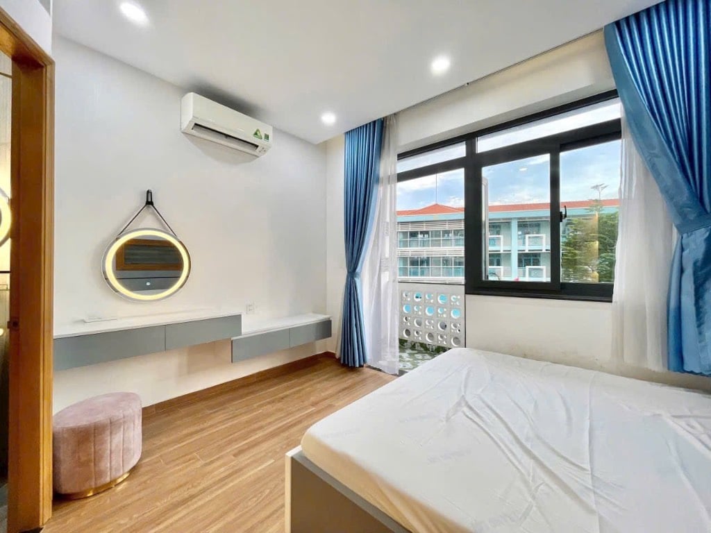 Cho thuê phòng trọ Phạm Văn Chiêu, ngay chợ Tạm Thạch Đà, cửa sổ trời