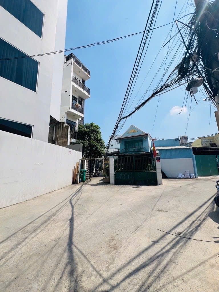 Bán nhà Quận 7, cạnh Lotte Him Lam, sát ô tô đỗ, ngang 4.2m dài 18m vuôn vức, shr, chỉ 4 tỷ