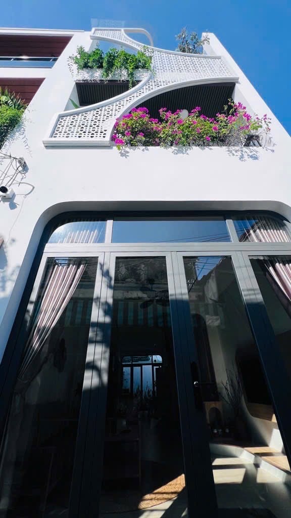 Bán nhà Võ Thị Nhờ, Quận 7, nhà 3 tầng 3 pn, 66m2 thổ cư ngang 4.2m dài 16m, chỉ 8 tỷ nhỉnh