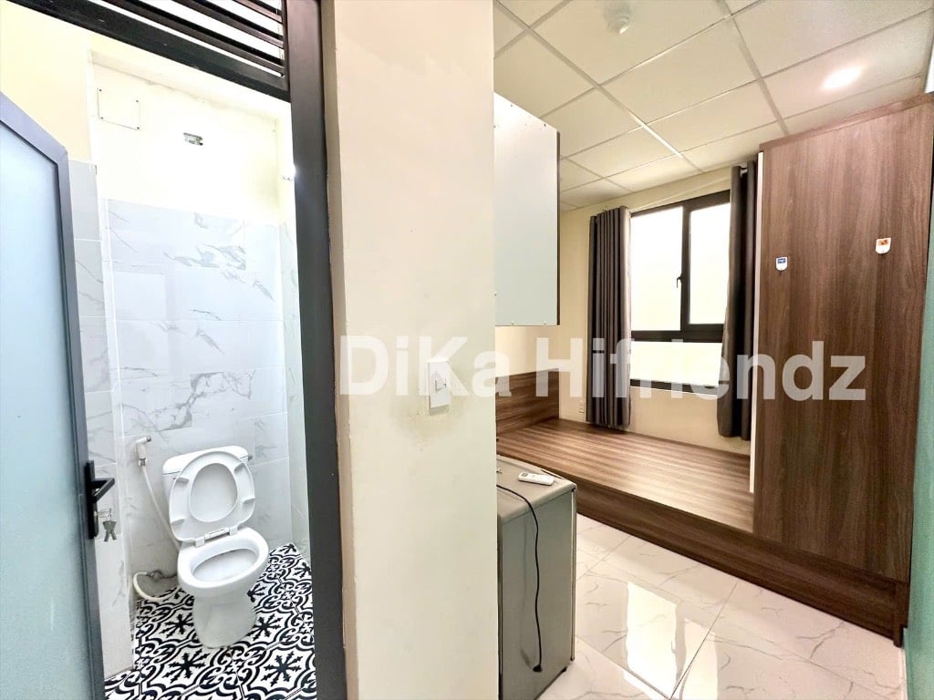 Cho thuê phòng có cửa sổ trời chỉ tính điện nước còn lại free gần công viên làng hoa