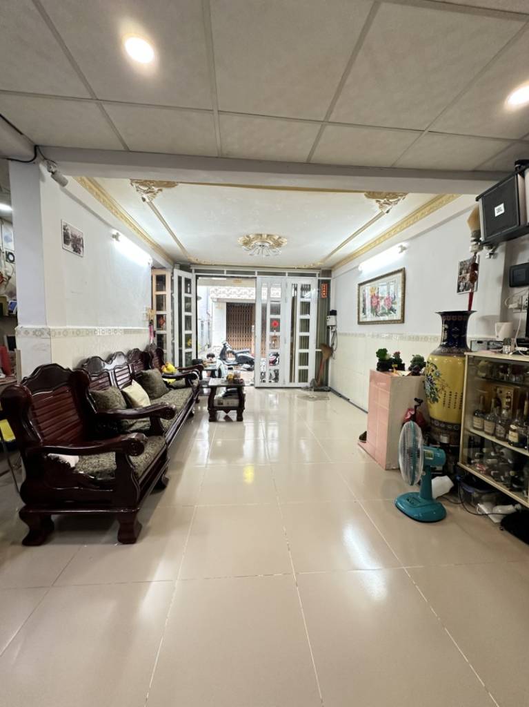 BÁN NHÀ LẠC LONG QUÂN, Q11, HẺM 6M, XE HƠI TỚI NHÀ, GIẢM 700TR, GIÁ CHÀO MỚI 5,8 TỶ BỚT LỘC NHẸ