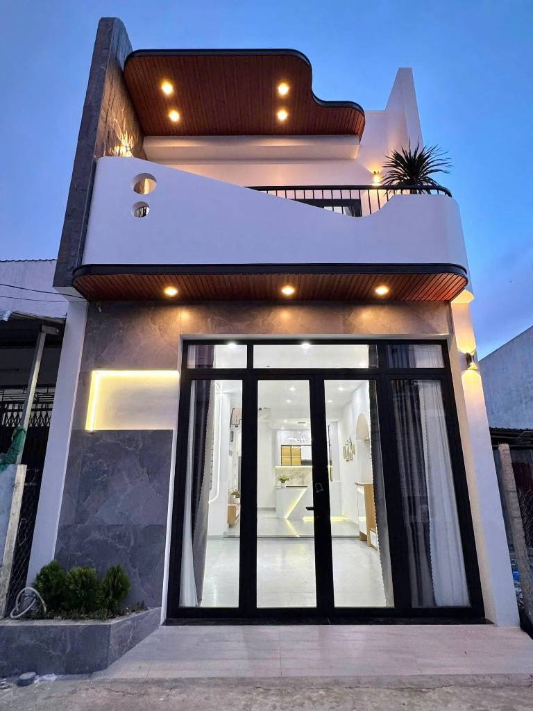 Bán nhà Thủ Dầu Một, Bình Dương, trệt 1 lầu, ô tô vào tận nhà, chỉ 2,5 tỷ nhận nhà