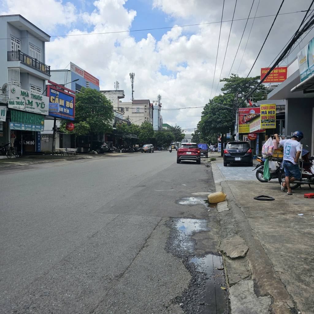 Bán dãy trọ mặt tiền đường Số 11, Dĩ An, 300m2 thổ cư, ngang 10×30m, đường 8m thông