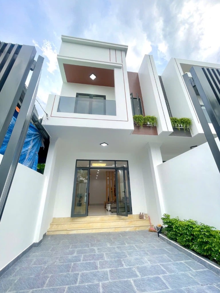 Bán nhà KP9 Tân Phong, gần Cây Xăng 26, cách Nguyễn Văn Tiên chỉ 100m, 1trệt 1lầu