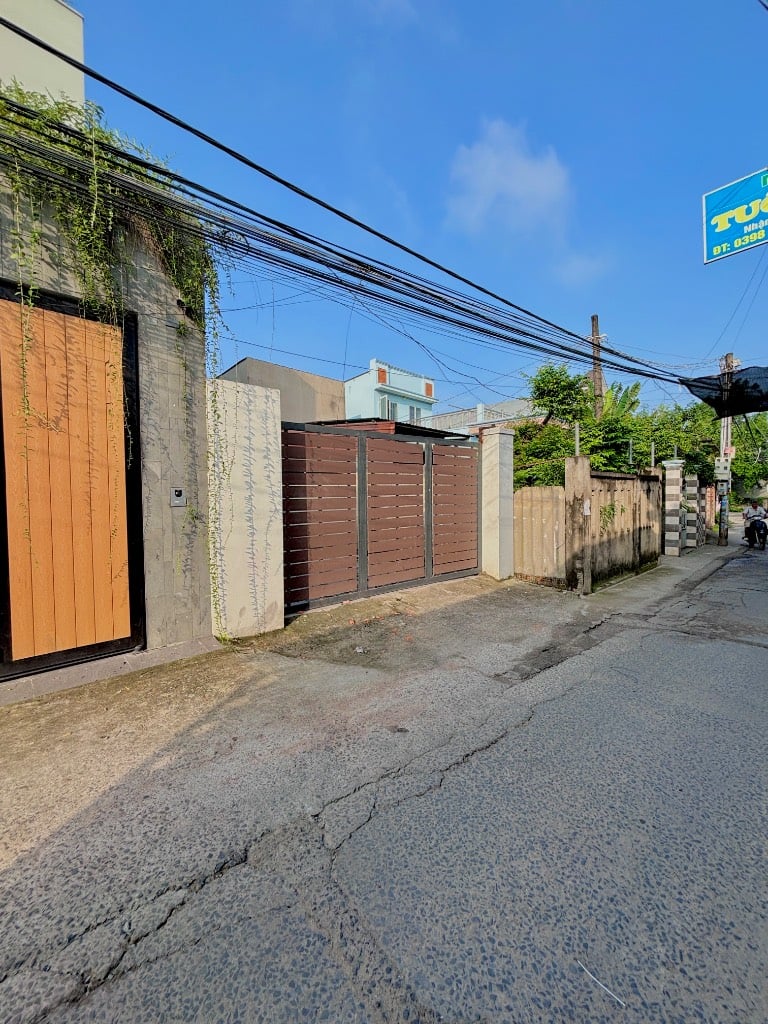 Cần bán gấp đất Hồ Hòa, KP7 Tân Phong, lô biệt thự 400m có 200m thổ, gần trường, đường oto thoáng