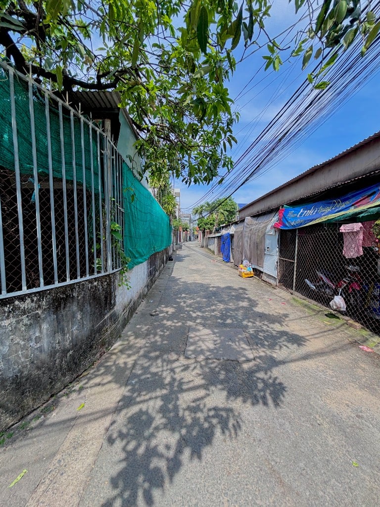 Bán nhà cấp 4 Nguyễn Văn Tiên, góc 2 mặt tiền, gần chợ 26, cách Trường Cấp 1 Tân Phong mới chỉ 500m