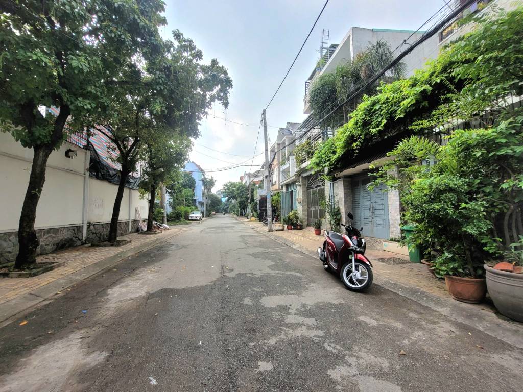 HOÀNG DIỆU 2 THỦ ĐỨC, ĐẤT 140M² NGANG 6.5M, NHÀ CẤP 4, ĐƯỜNG 10M, GIẢM 800 TRIỆU, GIÁ CÒN 10.5 TỶ