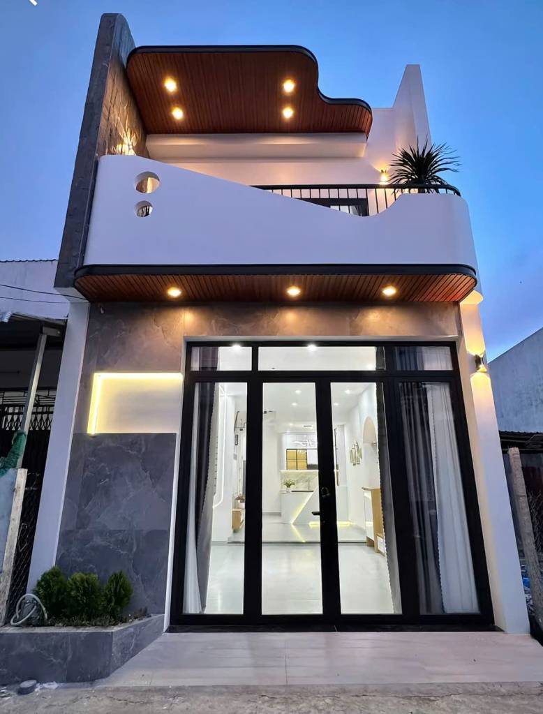 Bán nhà Nguyễn Chí Thanh, Thủ Dầu Một, dt 120m1, 1 trệt 1 lầu, shr, giá 2,5 tỷ