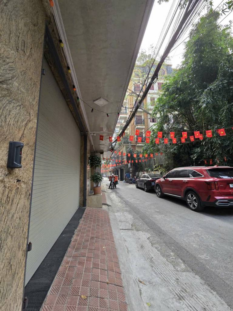 Bán đất Lạc Long Quân, vị trí đẹp, 98m2, giá tiềm năng sinh lời chỉ 23.75 tỷ