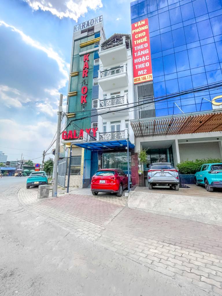 Bán nhà mặt tiền ngã tư Ga, Thạnh Lộc, 5 tầng thang máy, phù hợp kinh doanh, giá thương lượng