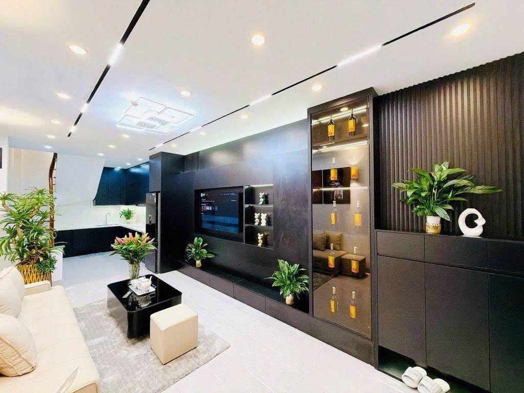 Bán nhà ngõ Quỳnh Lôi, Hai Bà Trưng, 5 tầng long lanh, ô tô cách 50m