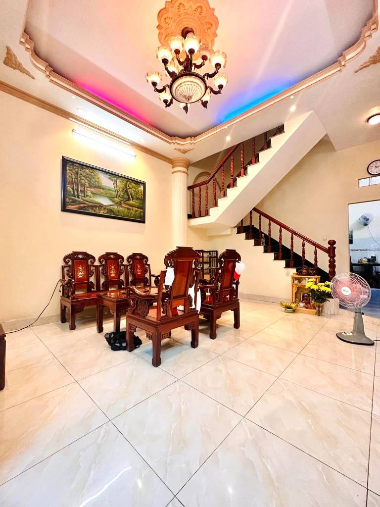 Bán Nhà, 3 Tầng BTCT, DT5m x 12m, Cách Mạng Tháng 8, Quận 10. Chỉ 9.2 Tỷ