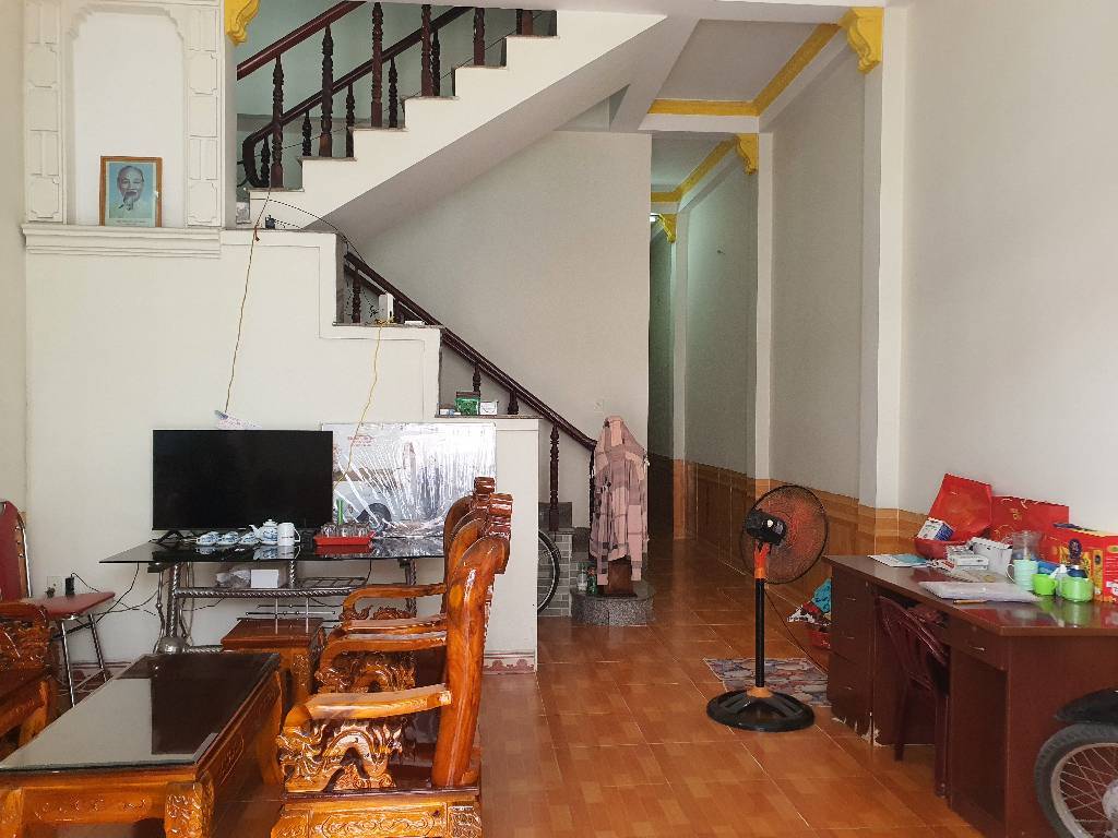 BÁN GẤP NHÀ NGUYỄN TRI PHƯƠNG, DĨ AN, 2 TẦNG 90M2, XE HƠI NÉ, THÔNG TỨ HƯỚNG