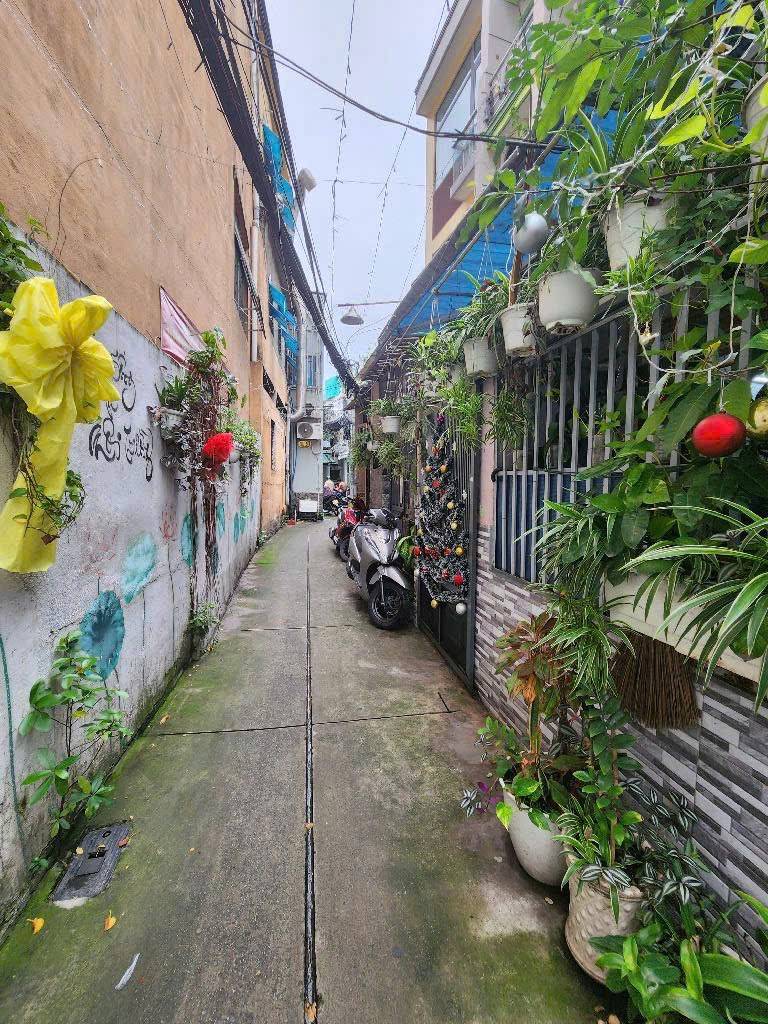 Bán nhà Quận 1, tiện xây sửa cho thuê ở, 38m2 2 tầng, gần mặt tiền, chỉ nhỉnh 5 tỷ