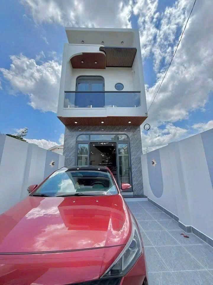 Bán nhà Nguyễn Chí Thanh, Thủ Dầu Một, thiết kế hiện đại, đầy đủ nội thất, khu dân cư an ninh