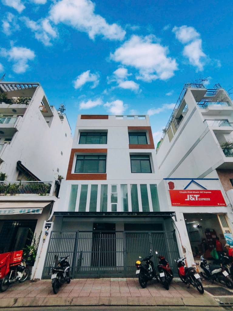 Cho thuê nhà 63 Mai Thị Lựu, Quận 1, 4 tầng, mặt tiền 8,2m, sàn trống suốt, giá 150 triệu/tháng