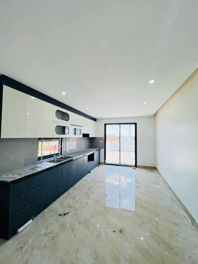 BÁN NHÀ ĐỒNG NHÂN, ĐÔNG LA, NHÀ MỚI 6 TẦNG THANG MÁY, Ô TÔ NGỦ TRONG NHÀ